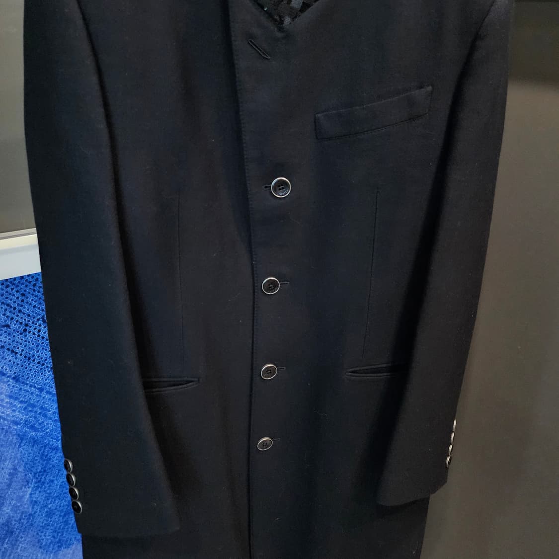 루이비통 퍼렐 엠브로이더드 스탠딩 칼라 싱글 브레스티드 신상 코트 상품이미지5