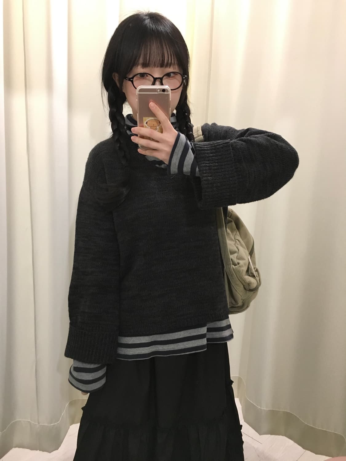 챠콜 보카시 브이넥 니트 상품이미지3