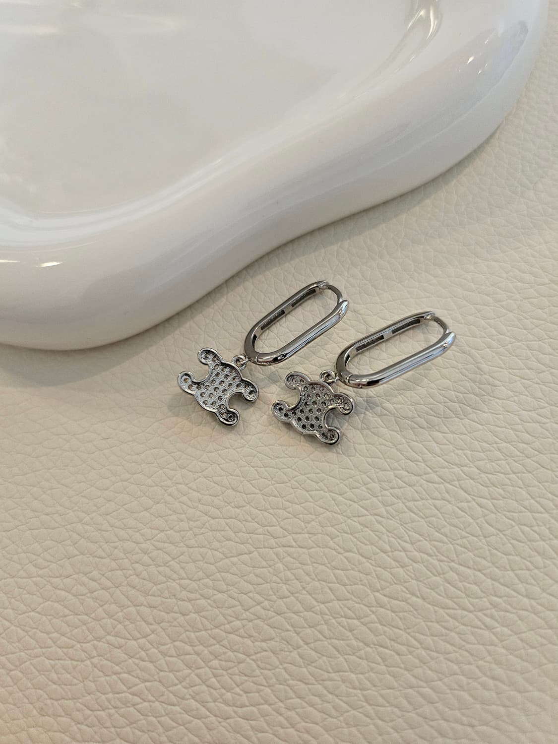 셀린느 라인스톤 트리옹프 원터치 귀걸이 실버 상품이미지5