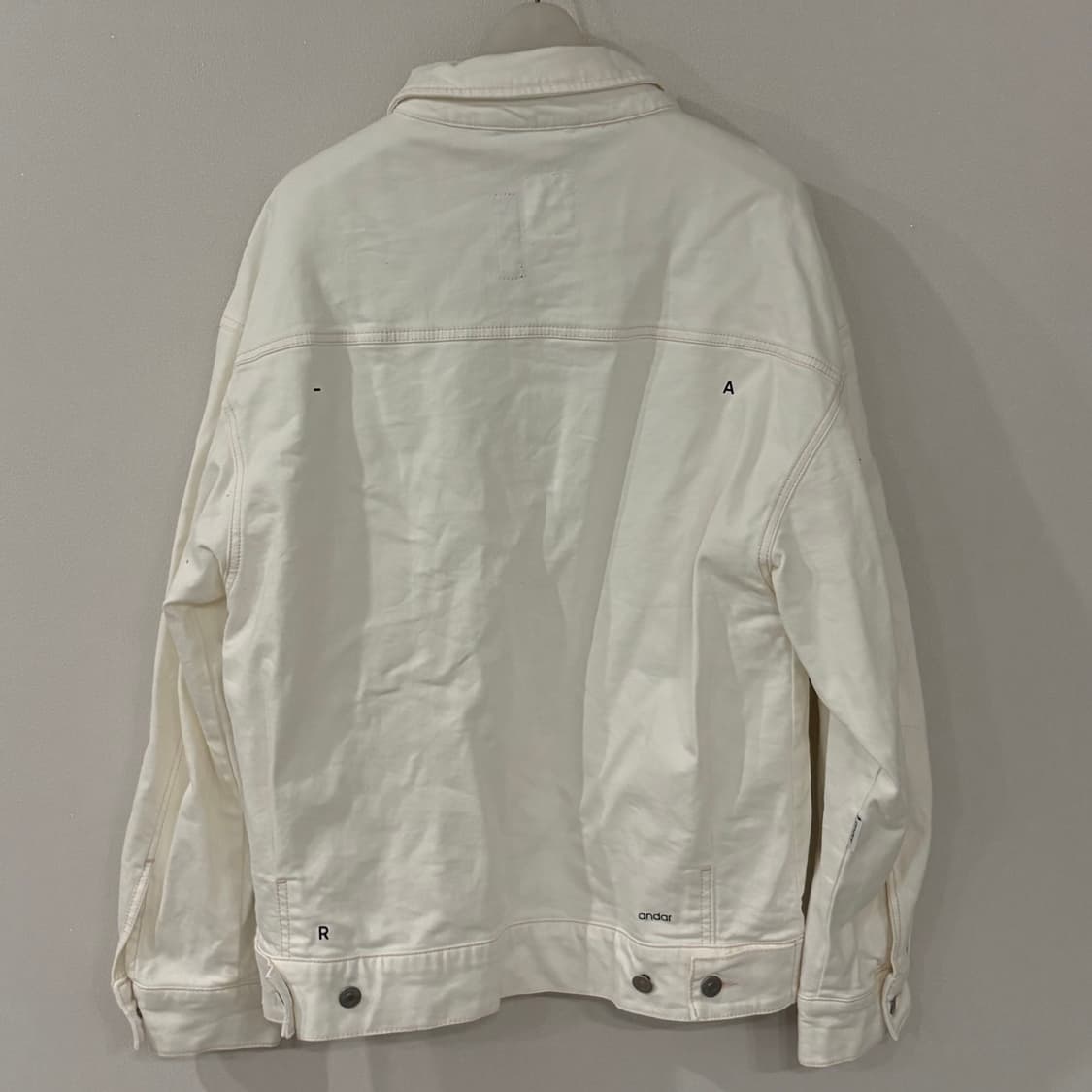 안다르 화이트 데님 자켓 상품이미지6