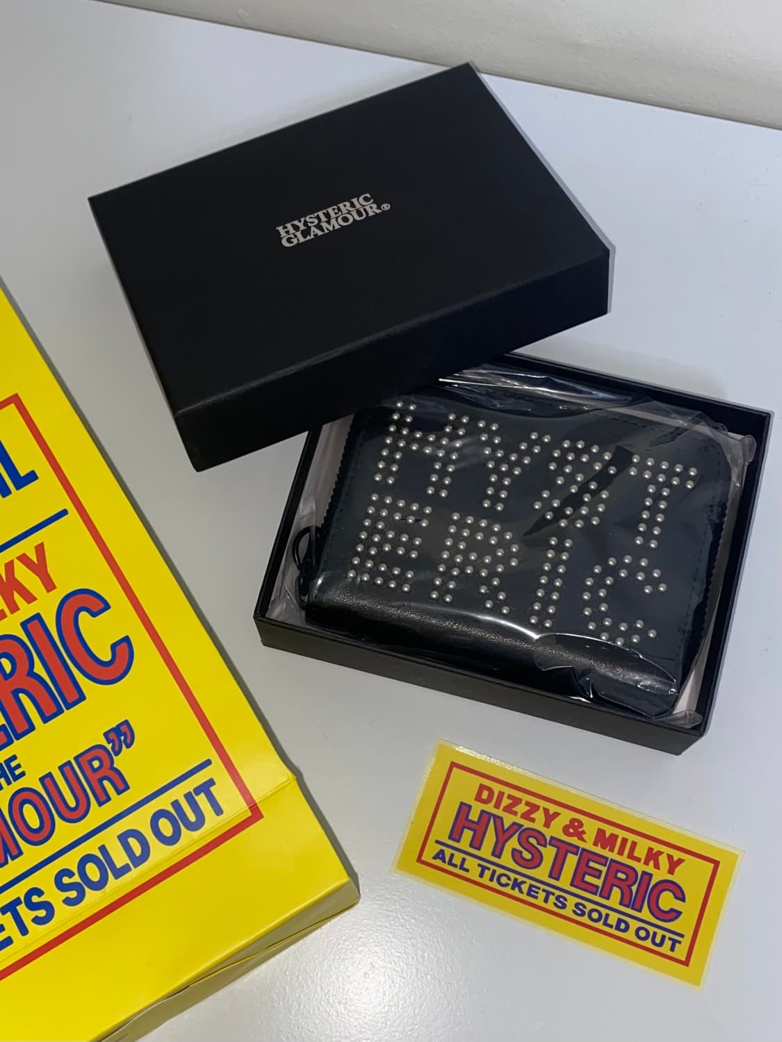 히스테릭 글래머 로고 스터드 라운드 집 미니 월렛 블랙 상품이미지1