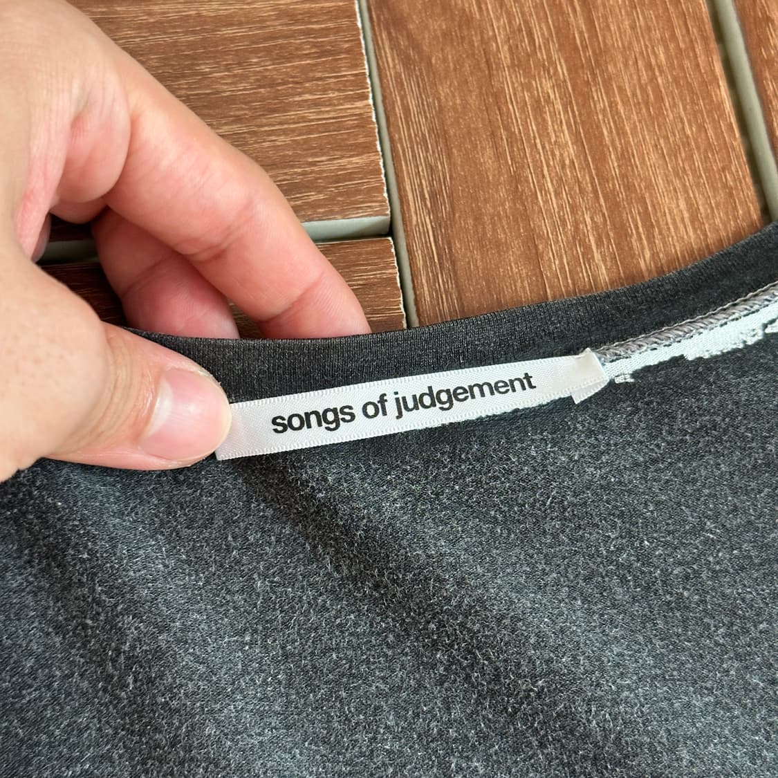 Songs of judgement v-neck 1/2 tee 상품이미지6