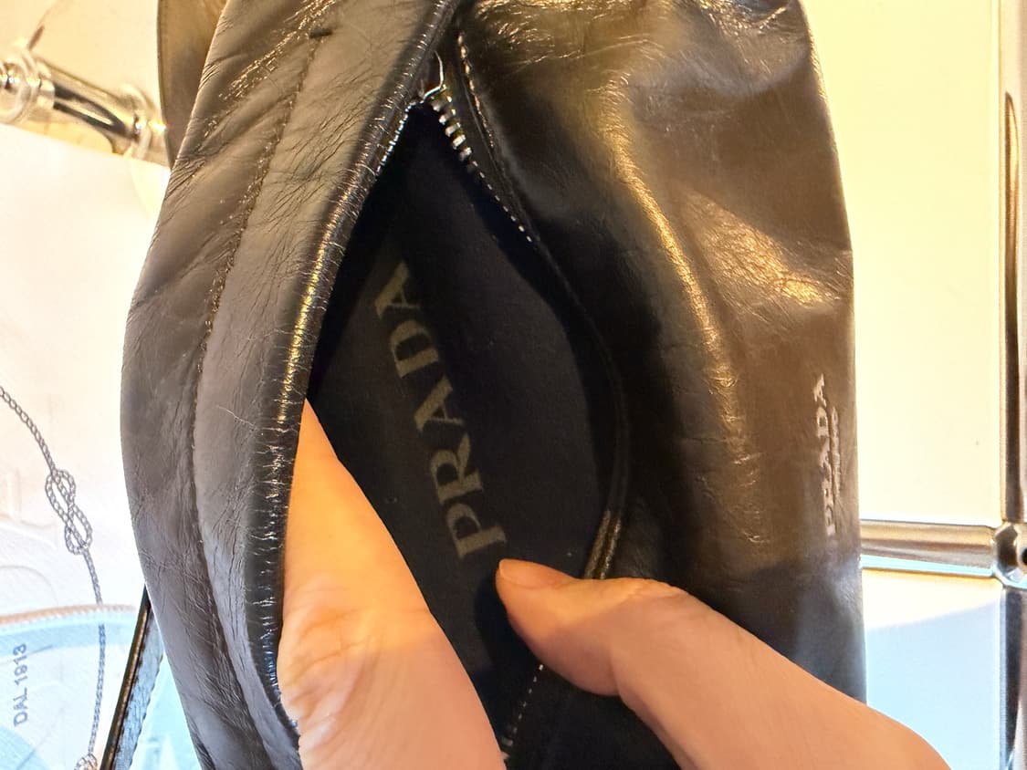 [새상품]프라다 25fw앤티크 가죽숄더백 상품이미지8