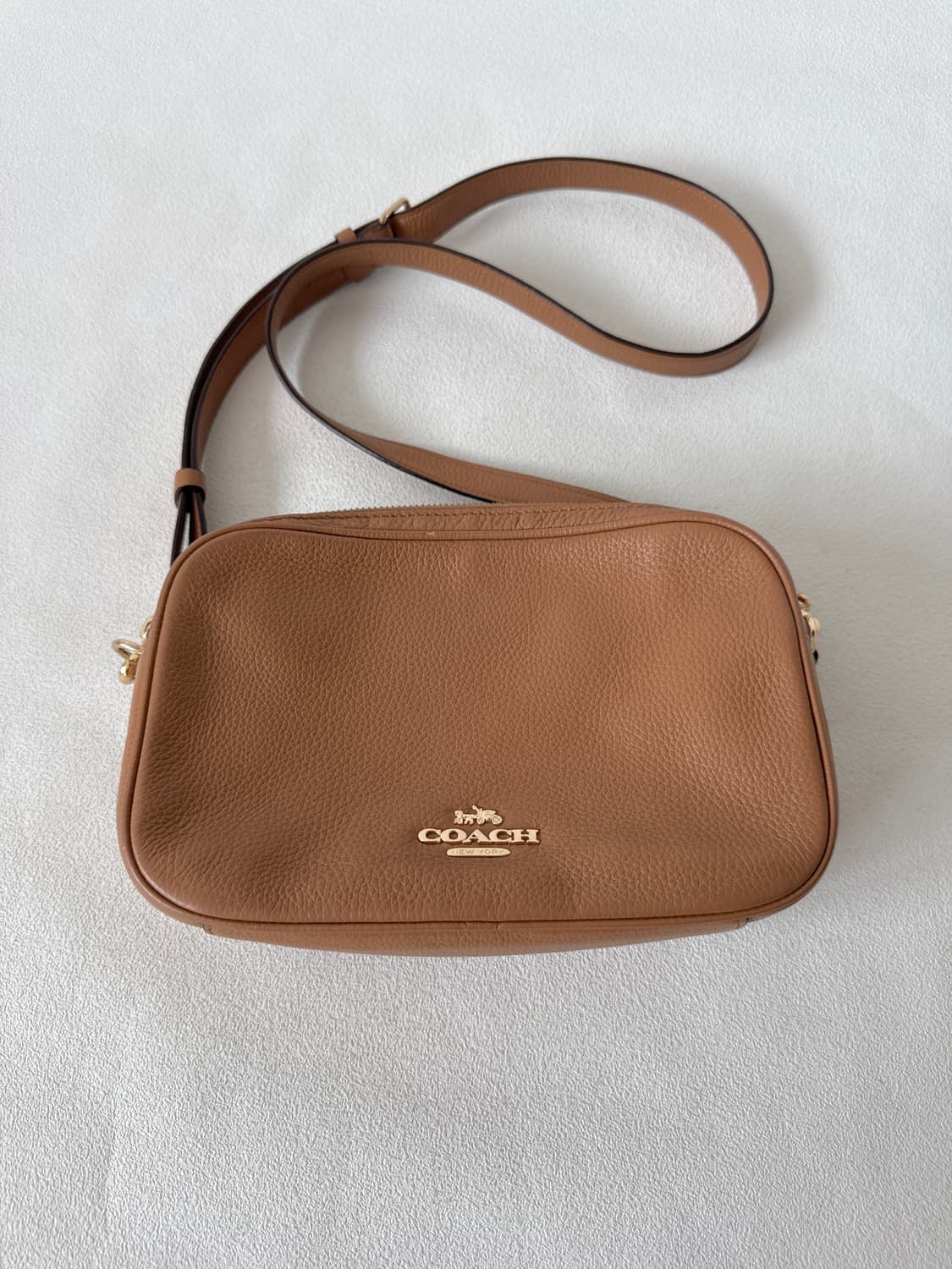 코치(COACH) 레더 크로스백 상품이미지3