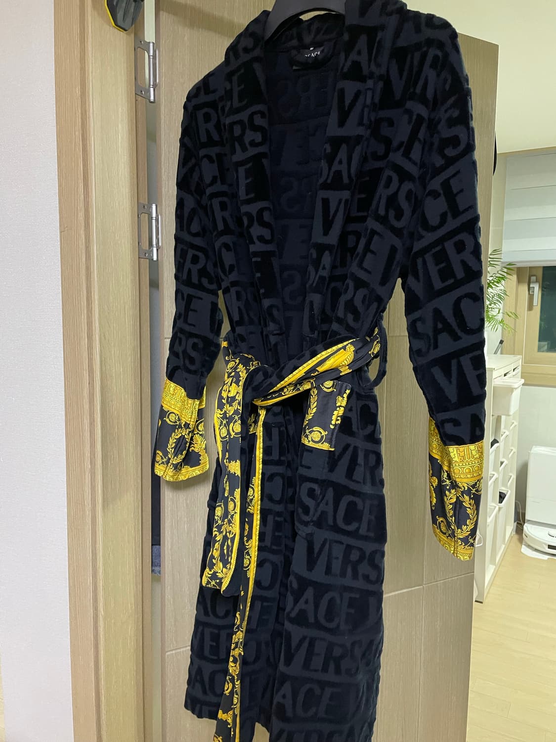 베르사체 가운 판매합니다. *매장구매, 영수증 보유  상품이미지3