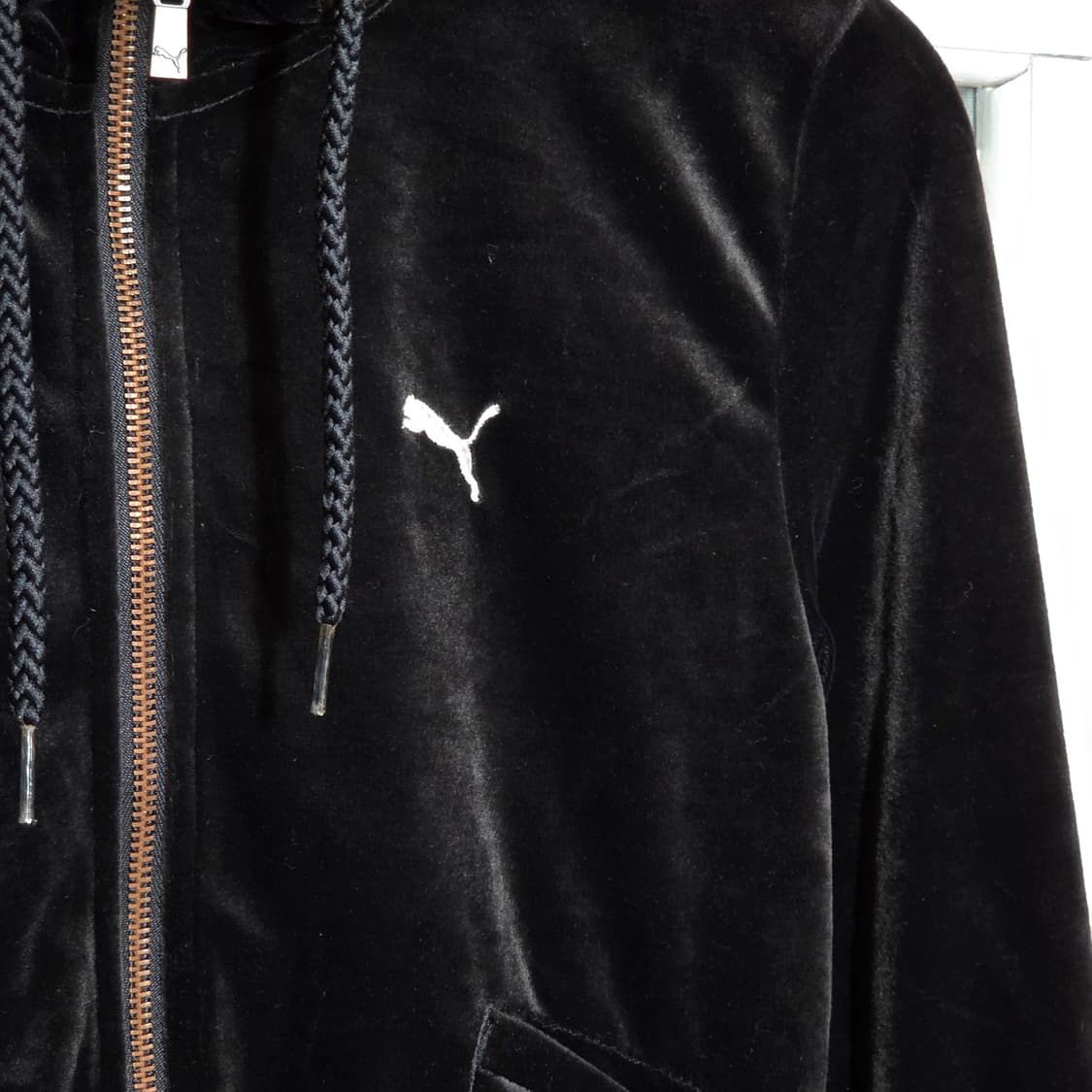 퓨마 Y2K 블랙 벨벳 슬림핏 후드집업 상품이미지4