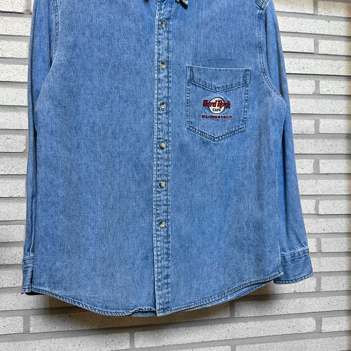 하드락카페 데님 긴팔셔츠 레터링 로고 자수 원포켓 디테일 중청 상품이미지5