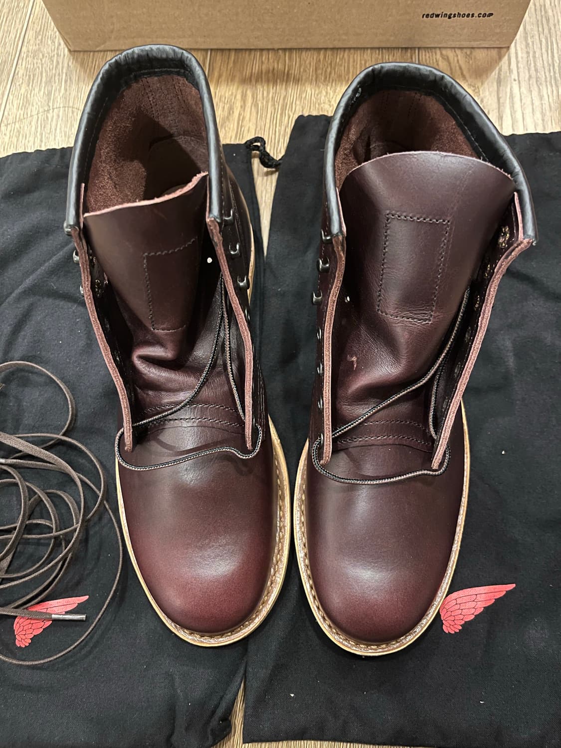 레드윙 백맨 블랙체리 8D 상품이미지1