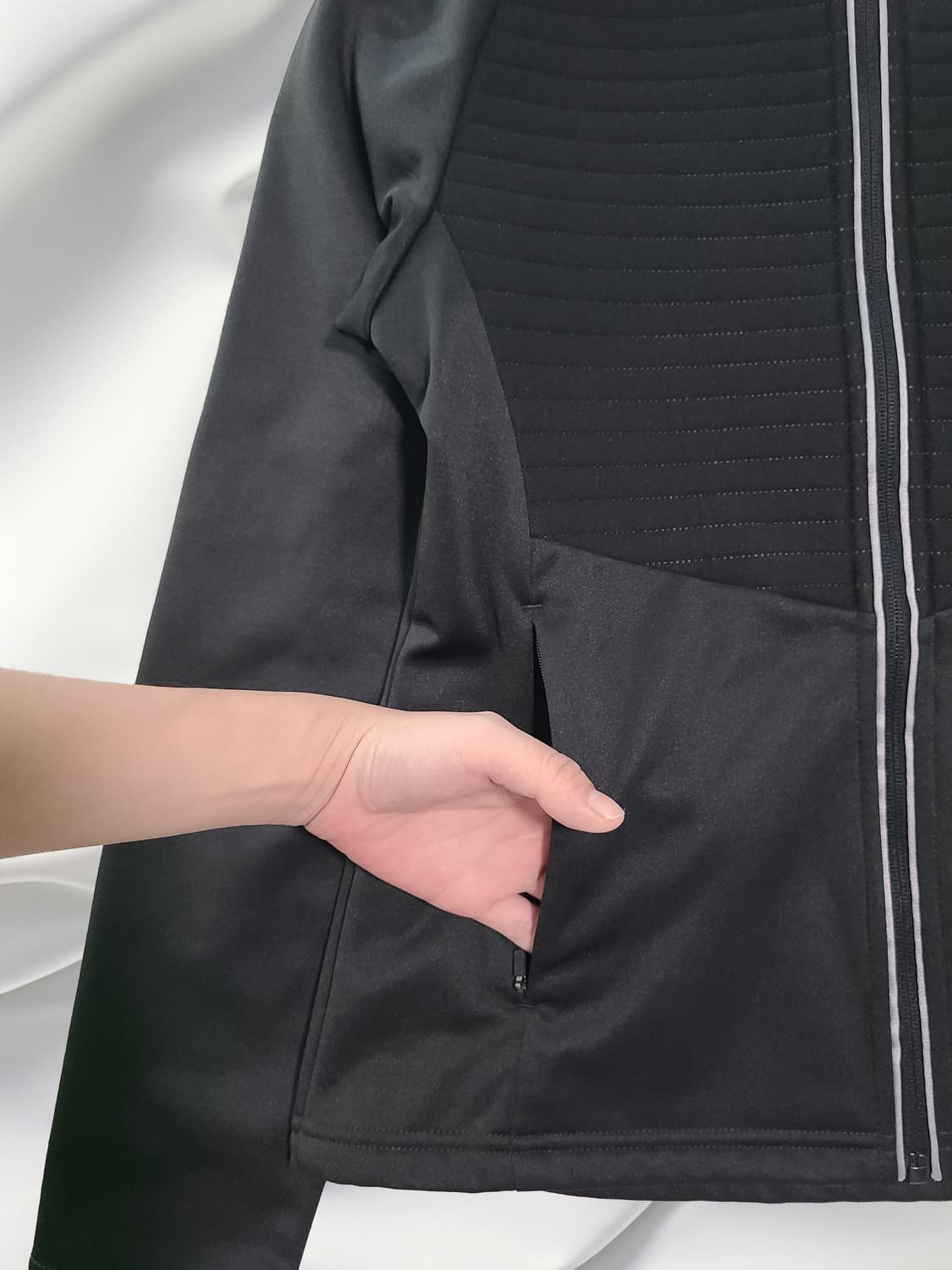 [EXR 95(M)] 여성 슬림핏 블랙 퀼팅 트레이닝 집업 자켓 상품이미지3