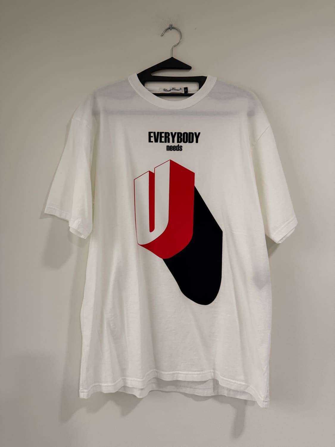 언더커버 'Everybody Needs U' 반팔 티셔츠(UC1F3808 상품이미지1