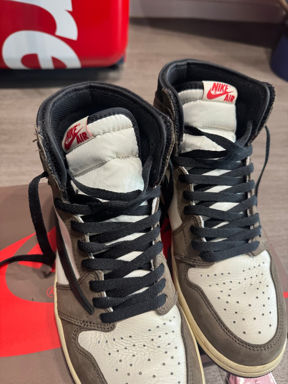 [275] 조던1 트레비스 스캇 레트로 하이 OG 모카 상품이미지3