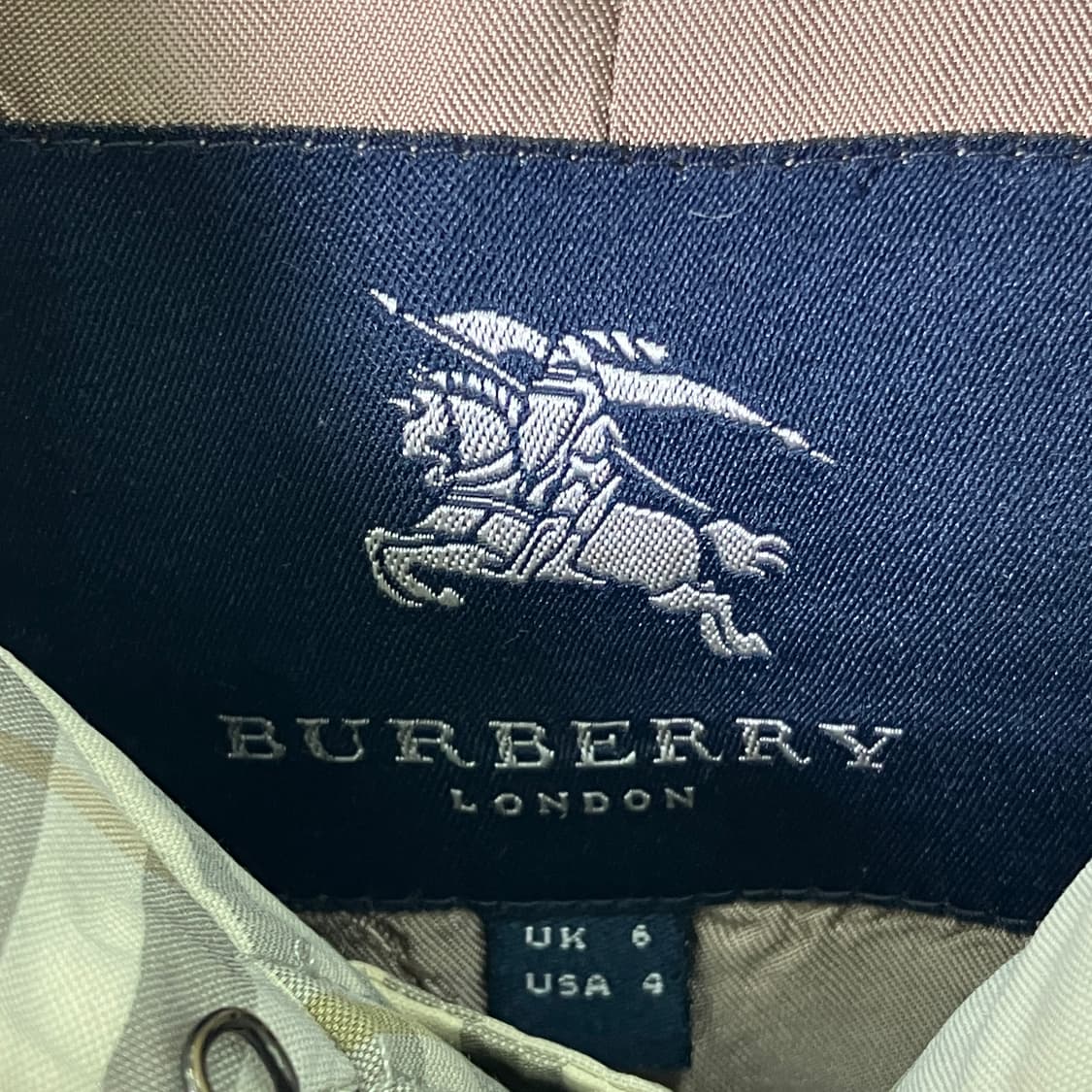 버버리 런던 체크 패턴 트렌치 코트  상품이미지3