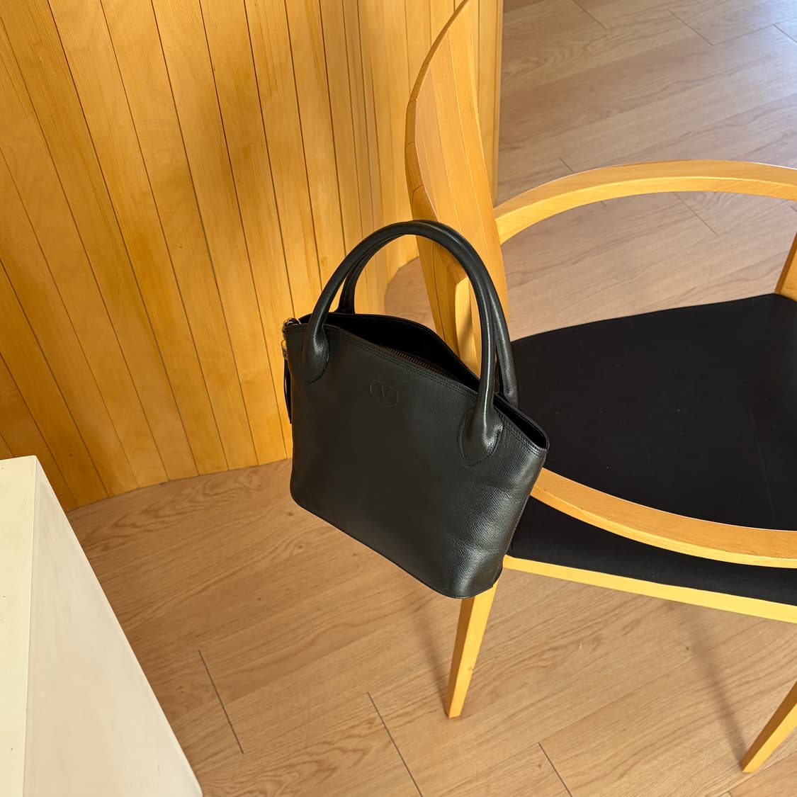 발렌티노 미니 가죽 토트백 상품이미지1