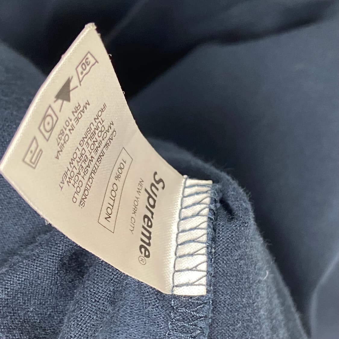 슈프림 스몰로고 네이비 반팔티  상품이미지6