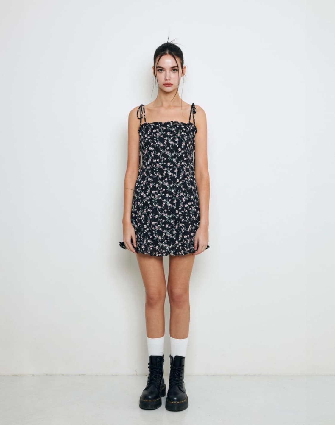 낫유어로즈 프릴 미니 드레스 블랙 상품이미지1