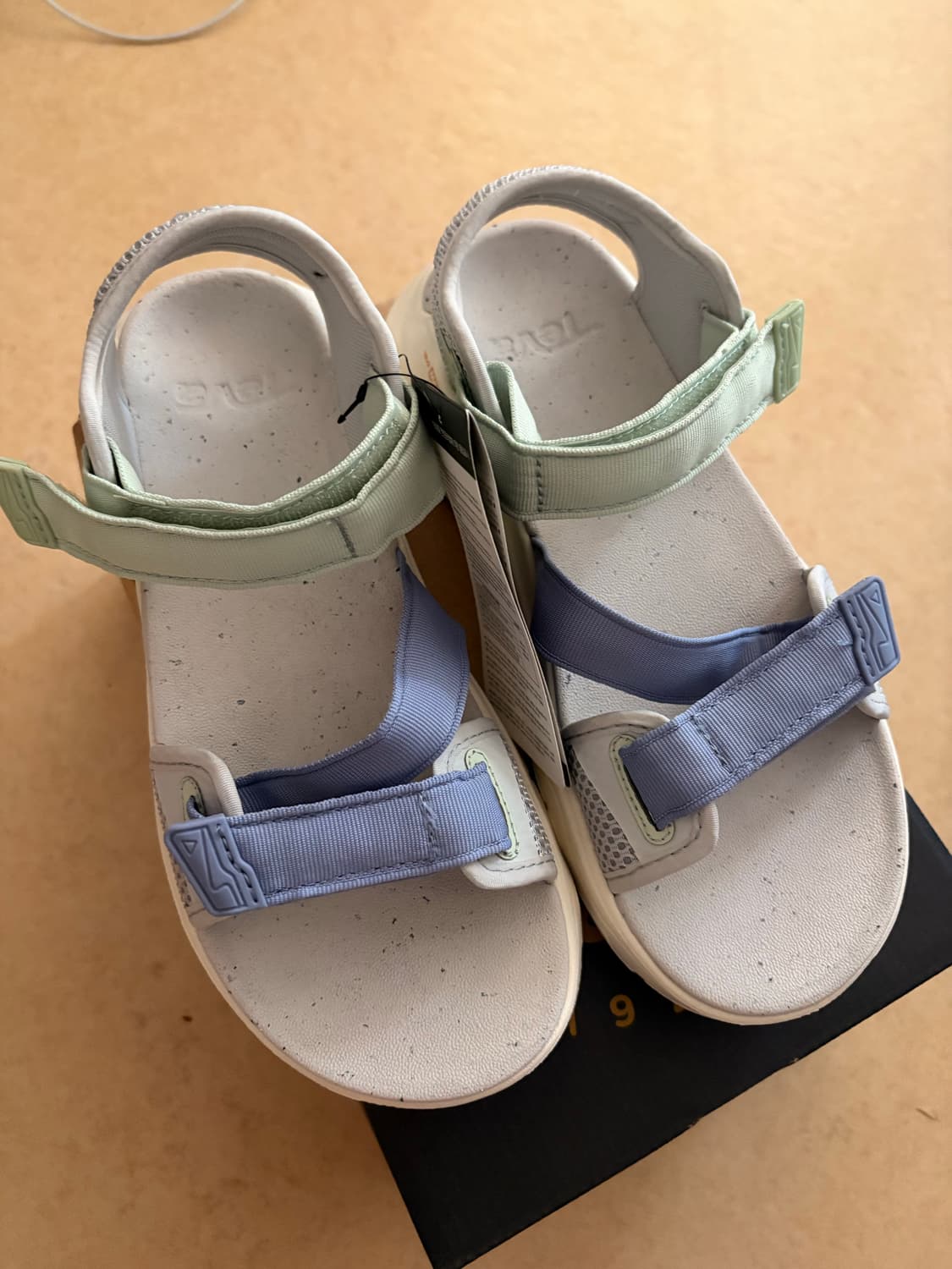 테바 자이믹 샌들 240 새상품 여성 상품이미지2