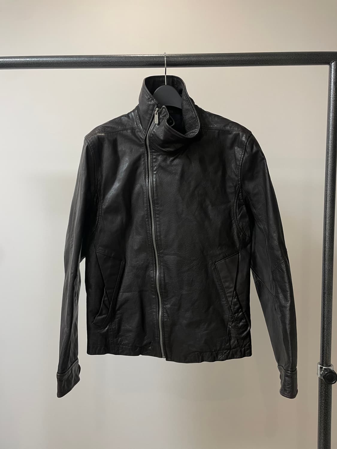 (100) 코데즈컴바인 딥브라운 하이넥 사선 지퍼 소가죽 자켓 상품이미지1