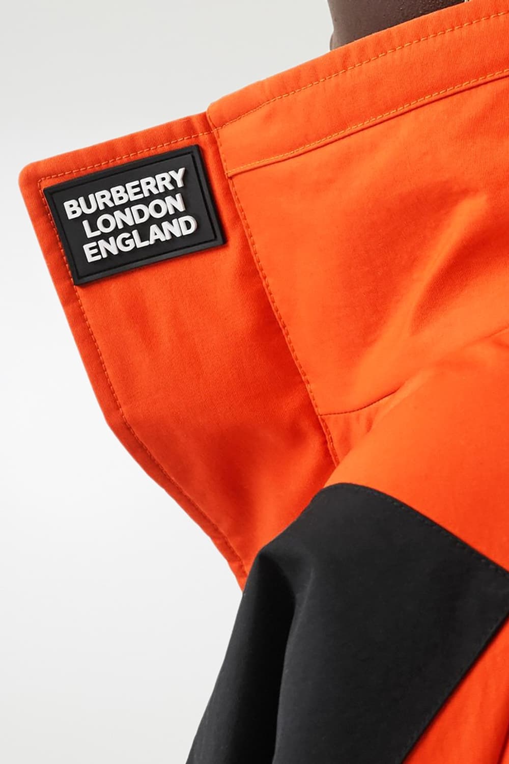 [44(105)] 버버리 오렌지 크로스 나일론 집업 자켓 상품이미지3