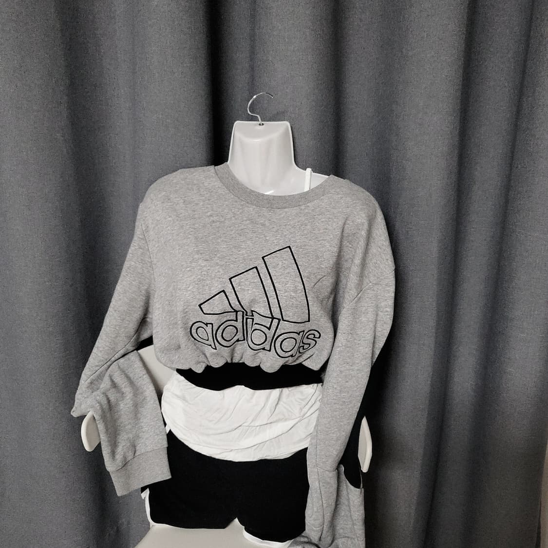 아디다스 크롭맨투맨 상품이미지2