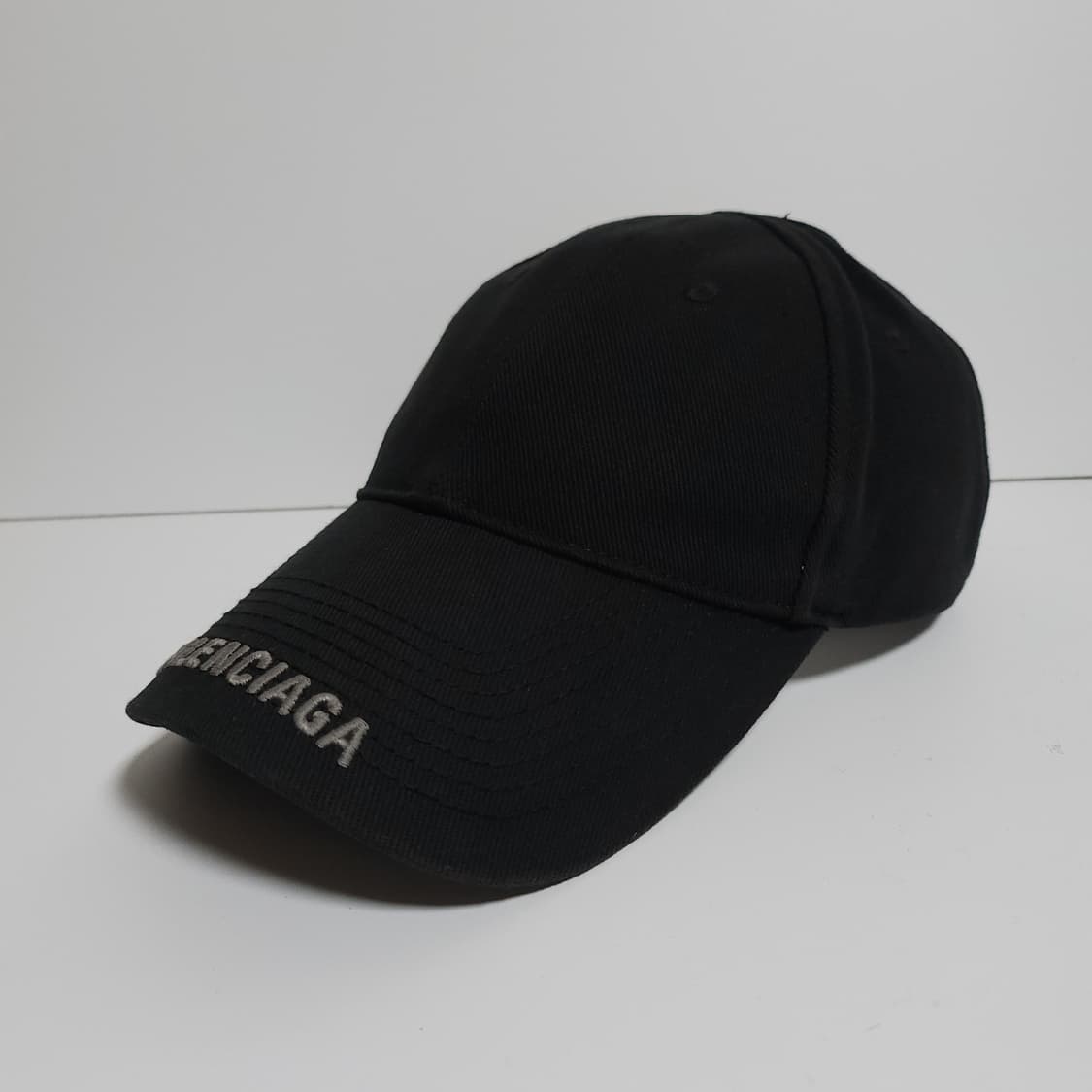 [L] 발렌시아가 블랙 챙로고 볼캡 모자 a821062 상품이미지1