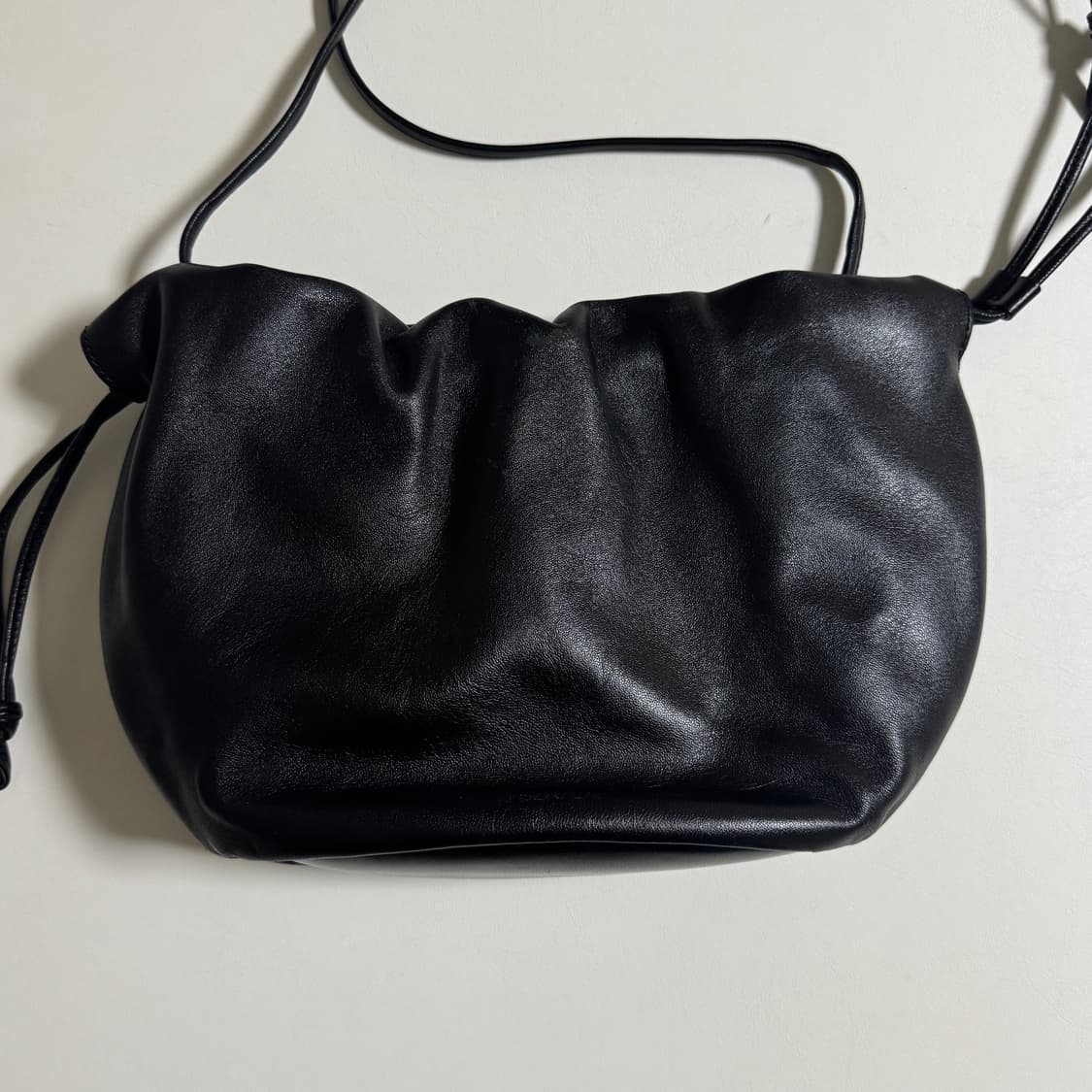 킨더살몬 String Leather Bag M 블랙 상품이미지6