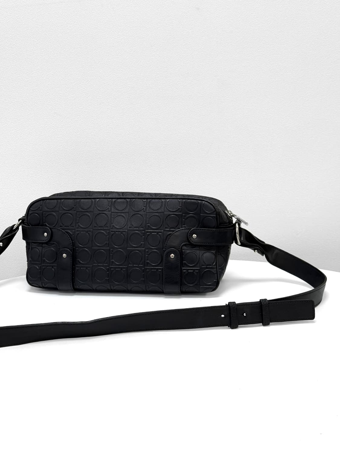 Ferragamo Gancin Crossbody Bag 상품이미지5