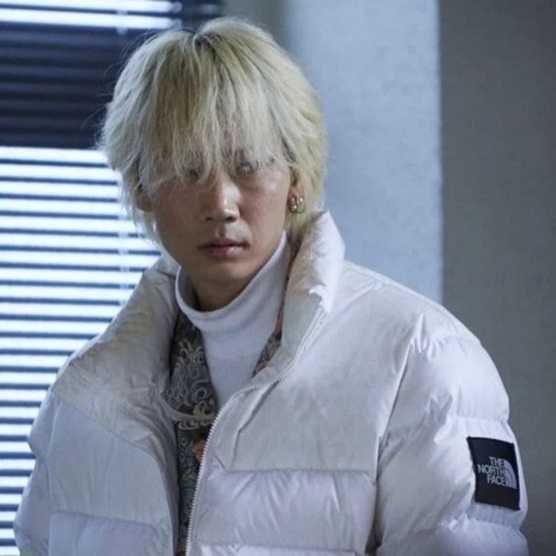 노스페이스 1992 눕시 올 화이트 M사이즈 패딩(야쿠자와 가족) 상품이미지1