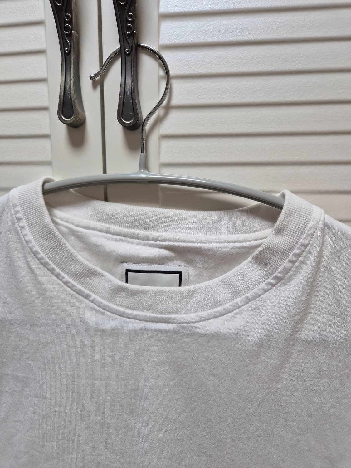 우영미 깃털 백로고 반팔 화이트 48 사이즈 L 상품이미지4