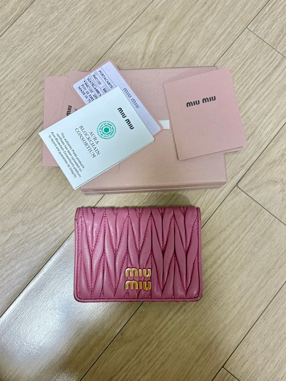 미우미우 마쎄라티 카드 반지갑 상품이미지1