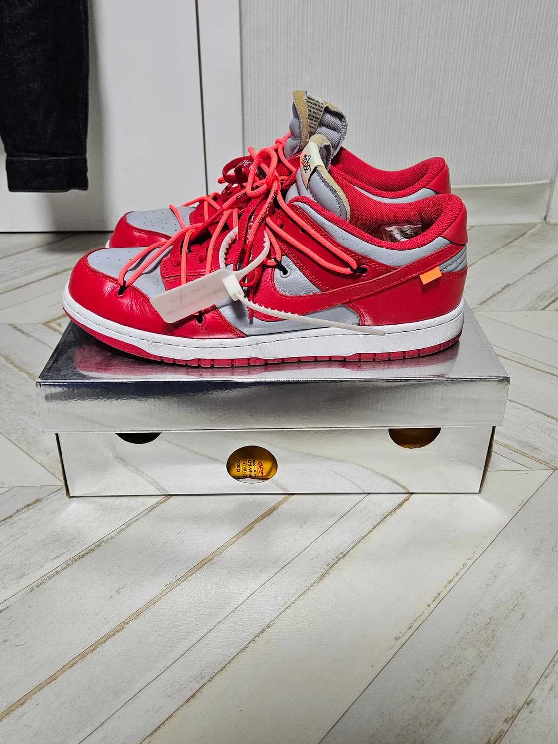 나이키 x 오프화이트 덩크 로우 유니버시티 레드 300 상품이미지1