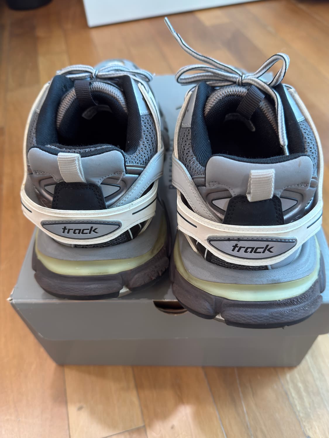 [uk 9] 발렌시아가 트랙 스니커즈 그레이 화이트 상품이미지5