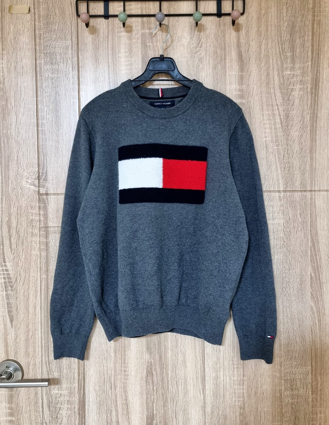 타미힐피거 뽀글이 빅로고 니트 상품이미지1