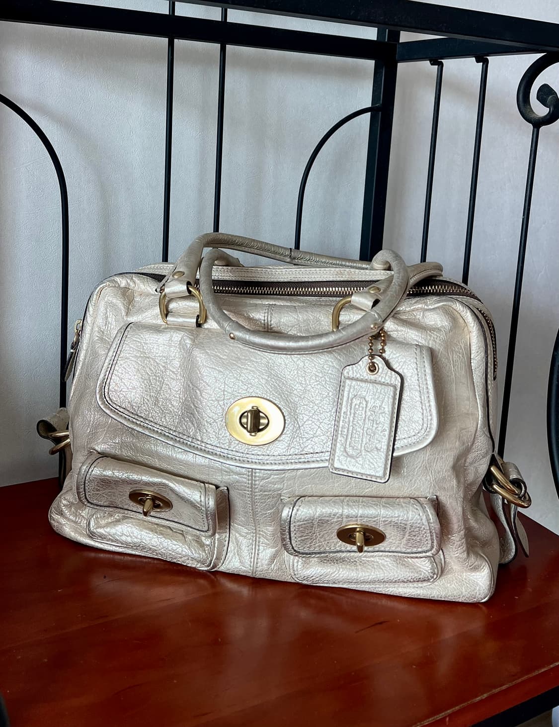 2000s coach 코치 리미티드 에디션 실버골드 턴락 사첼백 토트백 상품이미지1