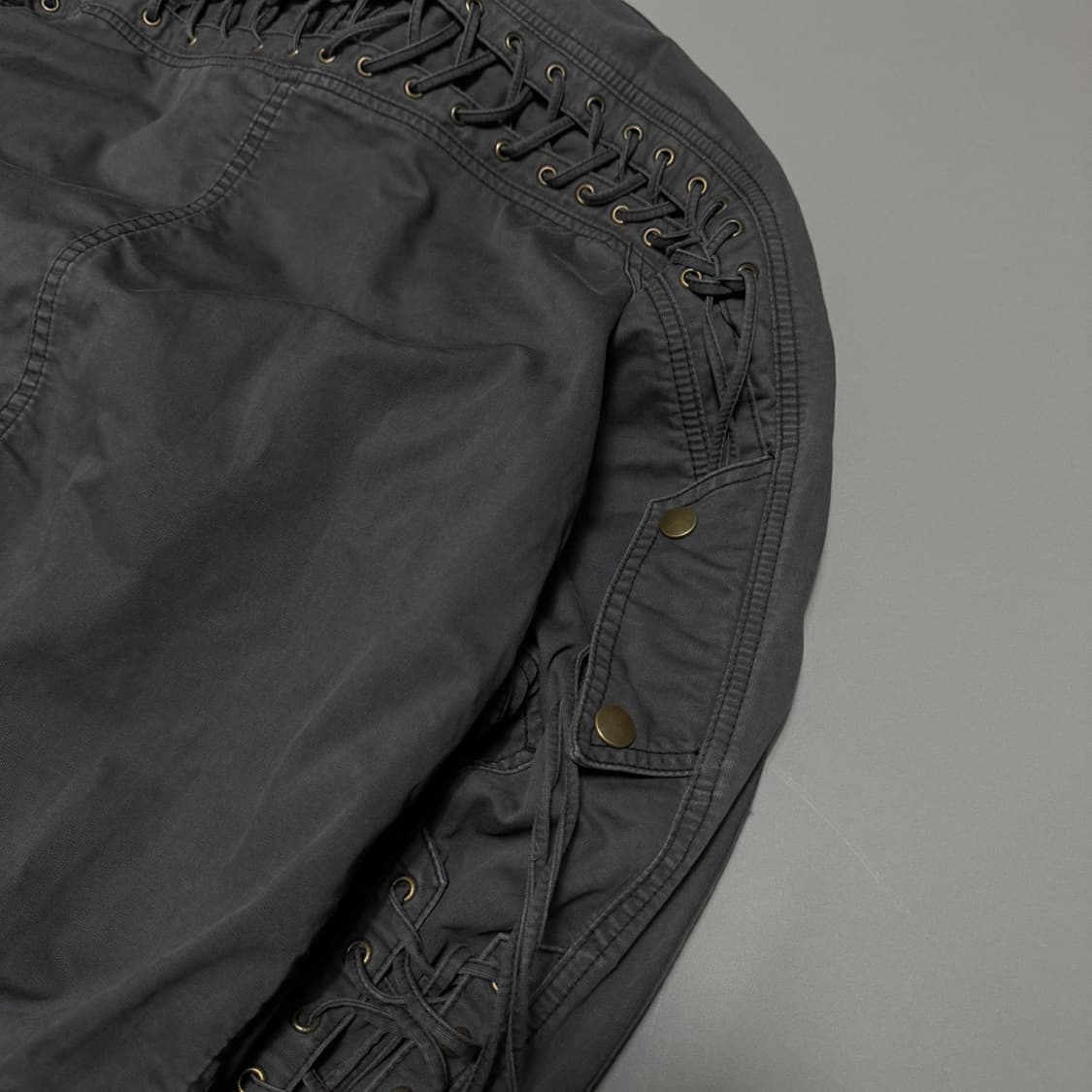 히스테릭글래머 차콜컬러 코튼 스트랩 아일렛 쇼트 밀리터리 자켓 상품이미지7