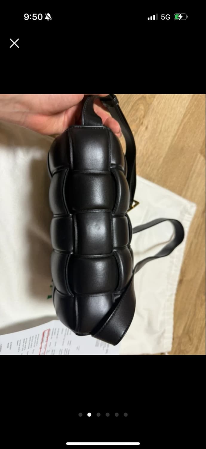 보테가베네타 패디드 카세트백 (블랙) 상품이미지2