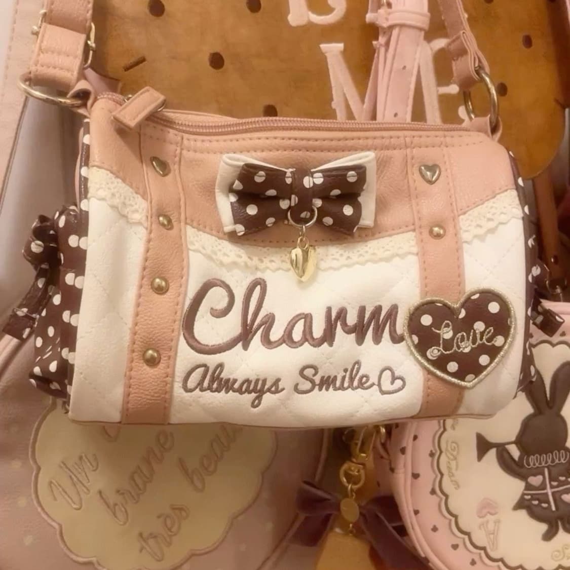 오늘만이가격!! charm 핀터레스트 라떼갸루 핑크 베이지 도트 크로스백 상품이미지1