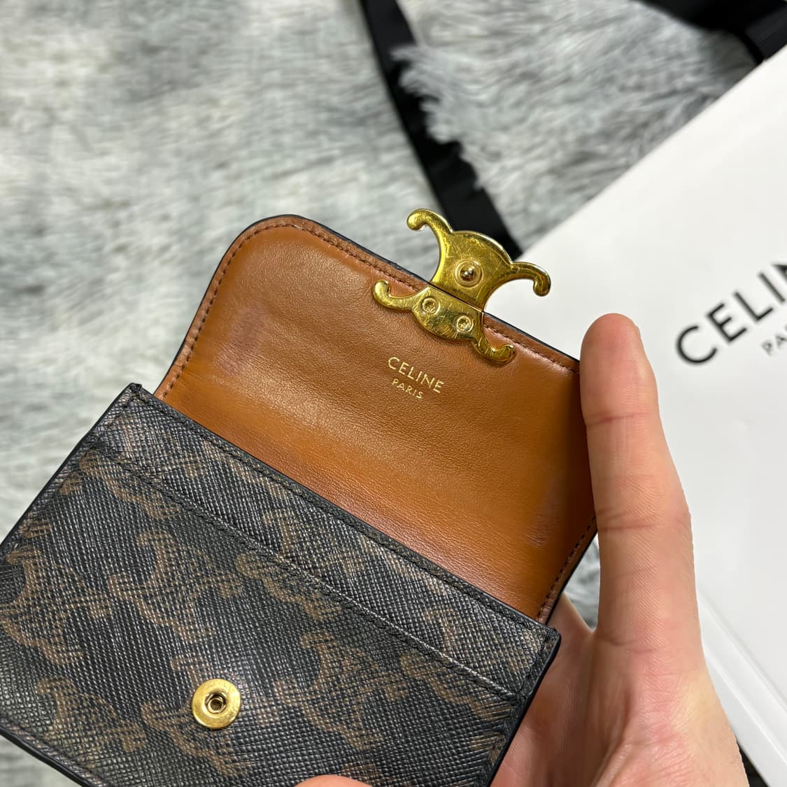 셀린느 트리옹프 플랩 카드지갑 상품이미지3