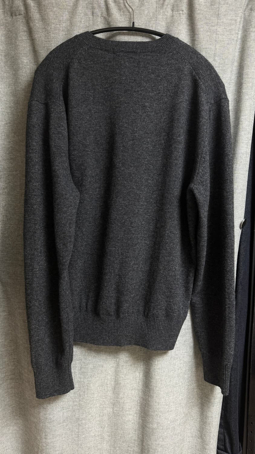 아트이프액츠 브이넥니트 상품이미지2