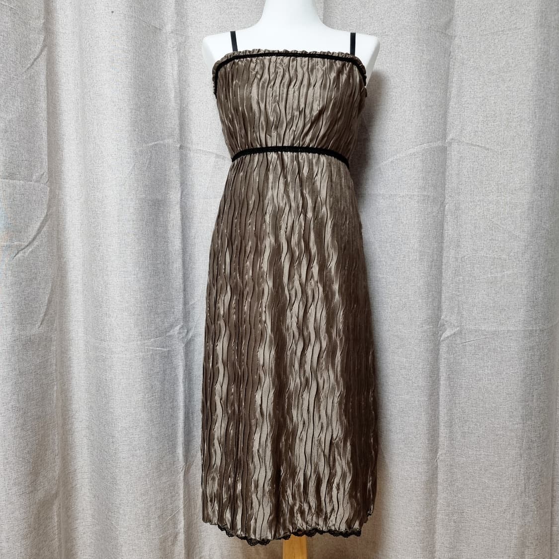 엑시즈팜 원피스 새틴 물결 롱원피스 카키색 (미디움) 새상품 상품이미지1