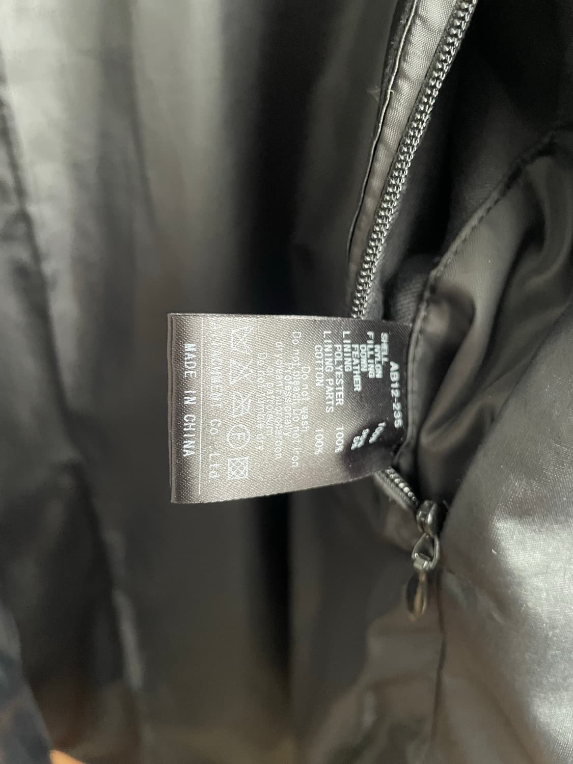 어태치먼트 사선집업 다운 패딩 자켓 상품이미지6