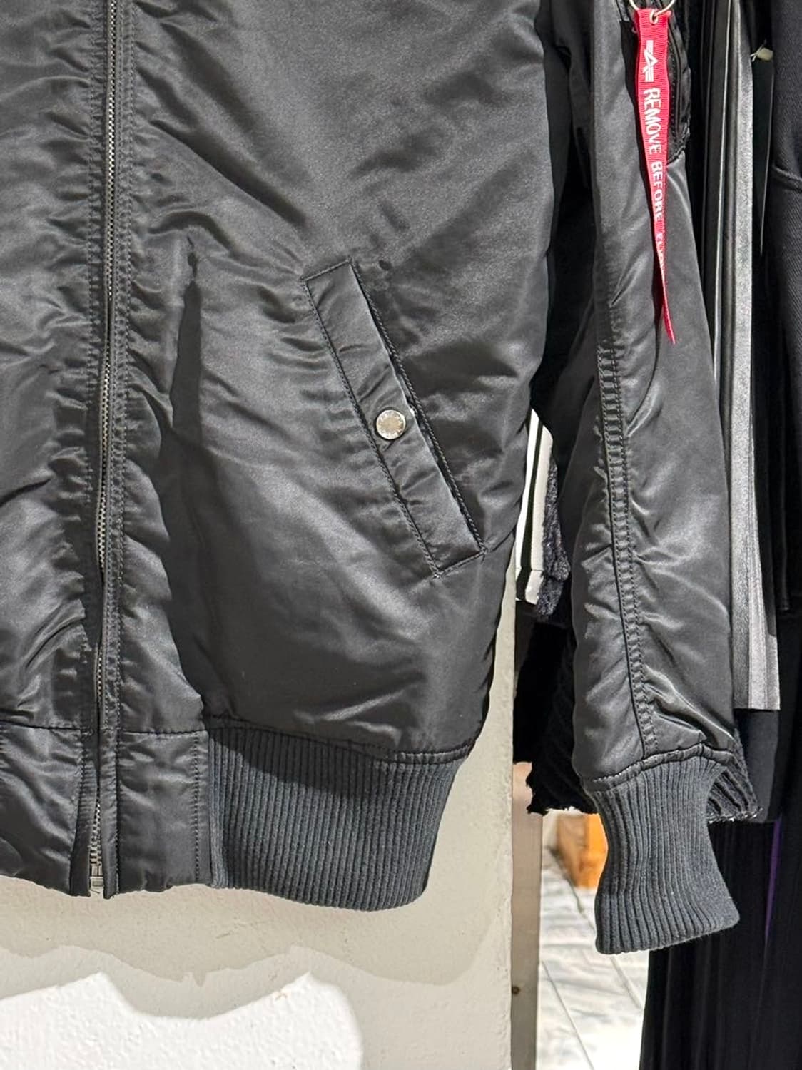 알파인더스트리 블랙 MA-1 디-텍 나일론 봄버 자켓 상품이미지5