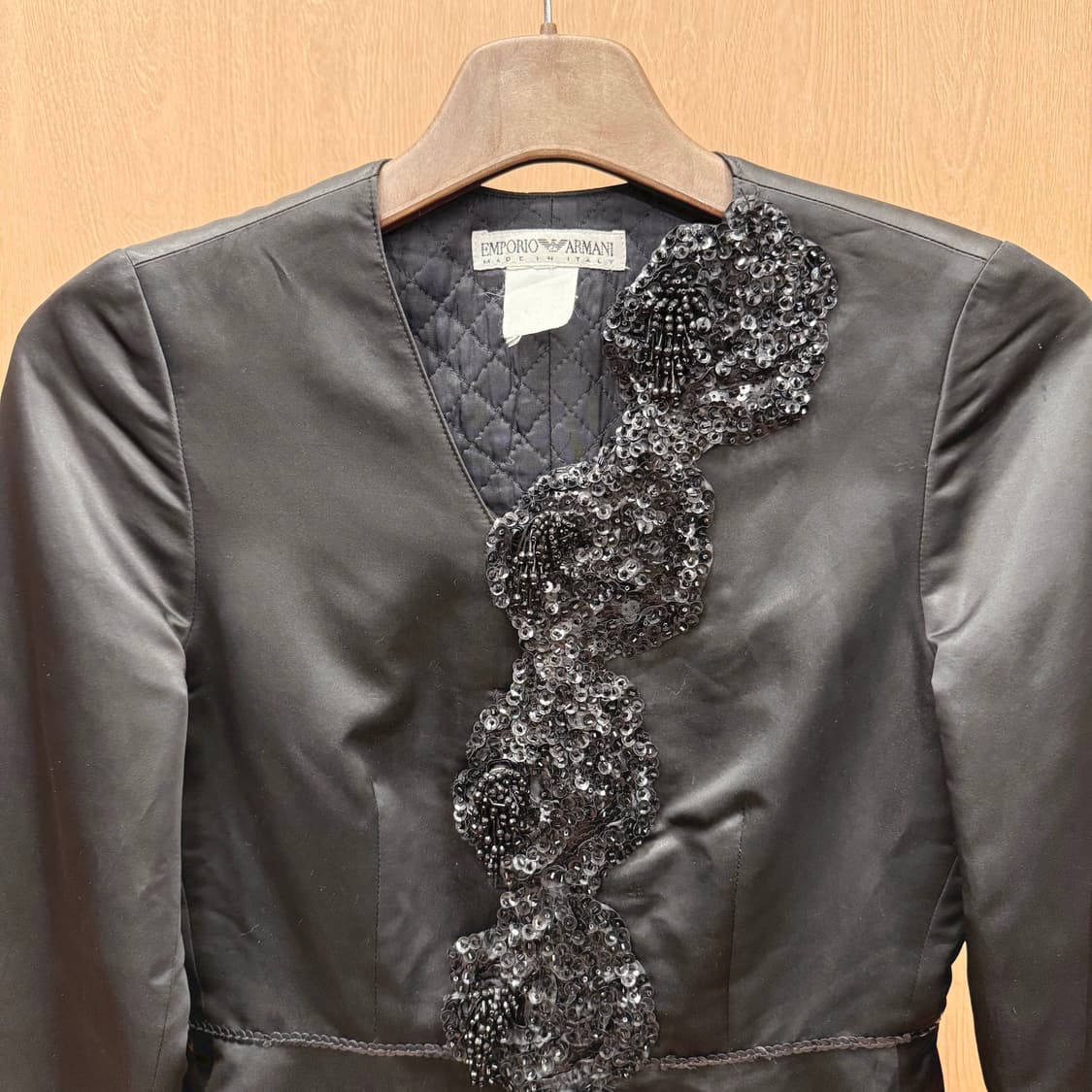 엠포리오 아르마니 클래식 자켓 비즈 스팽글 장식 디테일 블랙 상품이미지4