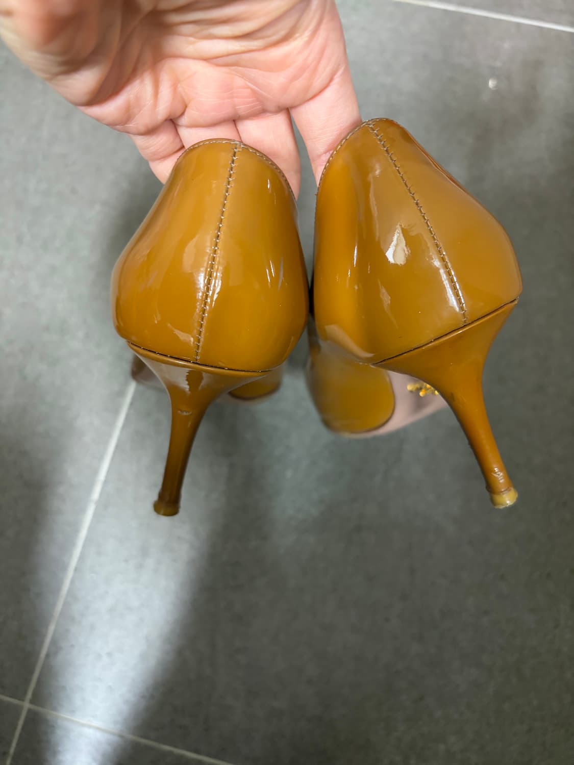 Prada 버튼 유광힐  상품이미지6