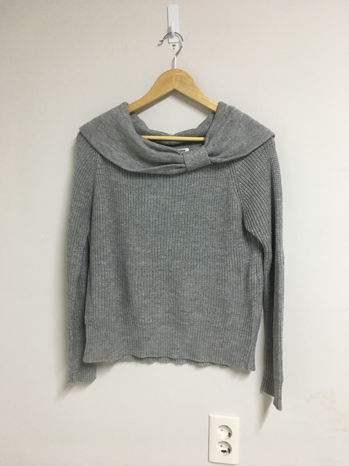 리본 오프숄더 보트넥 니트 상품이미지6