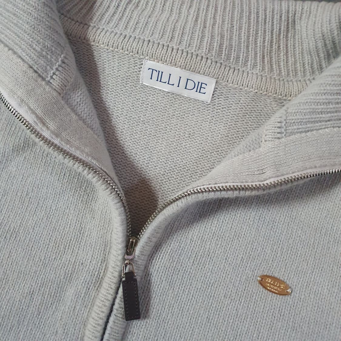 틸아이다이 와이드 카라 울 니트 집업 베이지 상품이미지4