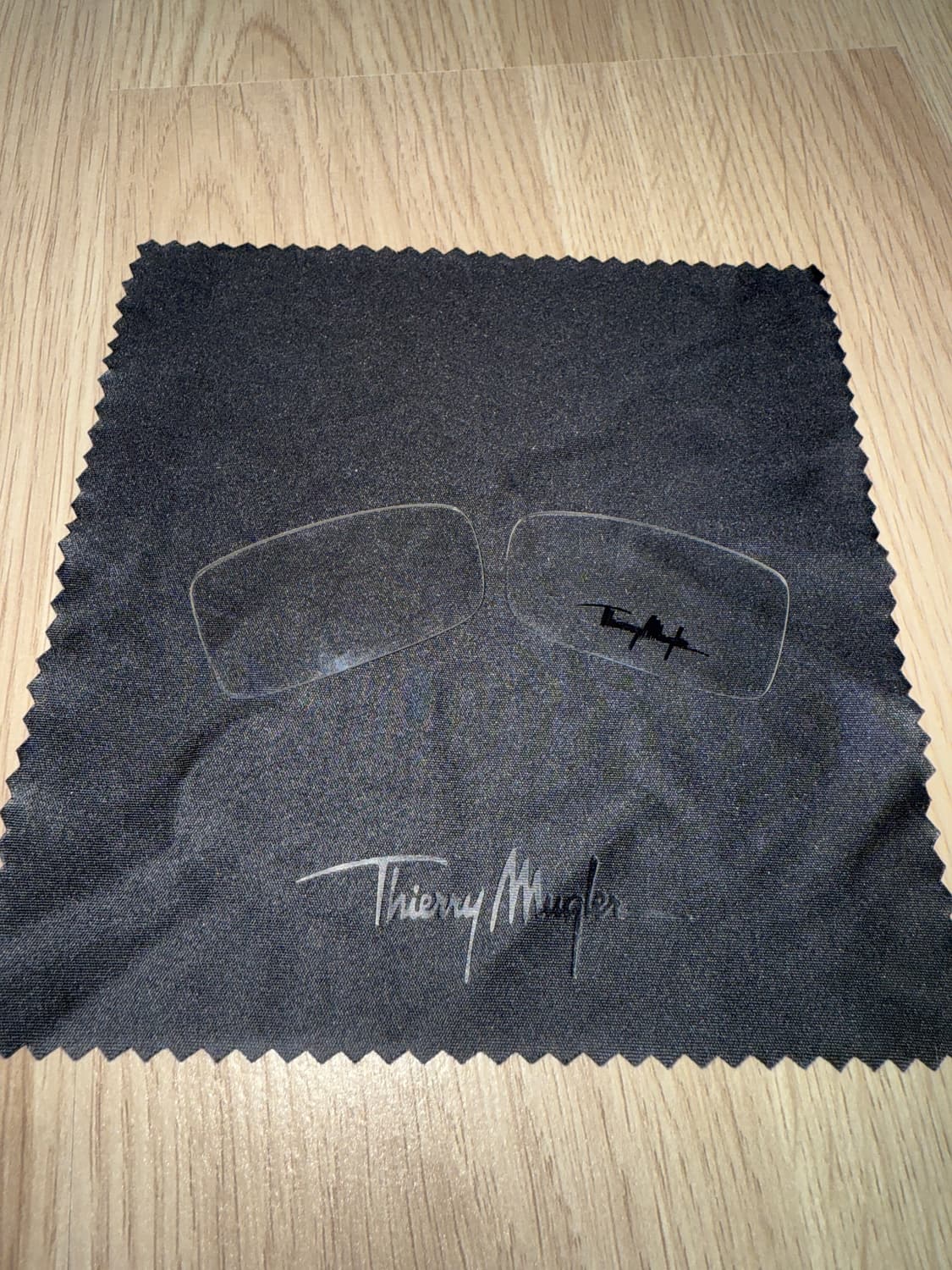 Mugler 뮈글러 실버 스퀘어 긱시크 안경테 상품이미지9