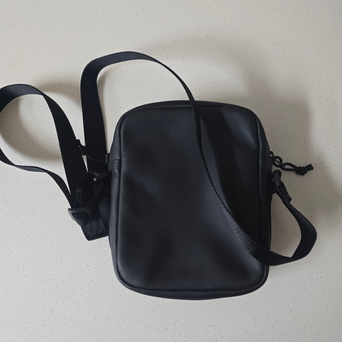 23fw 슈프림 레더 숄더백 블랙 상품이미지2