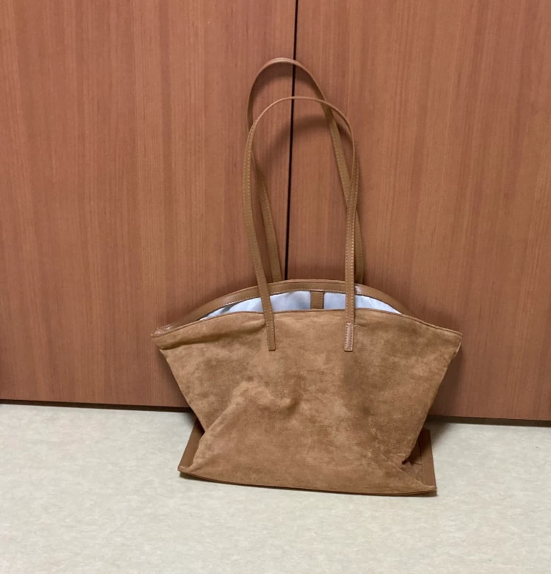 스웨이드 숄더백 브라운 상품이미지1