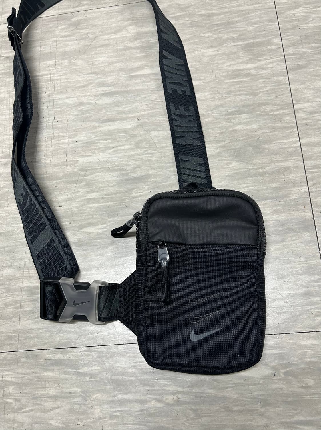 나이키 블랙 미니 크로스백 상품이미지2