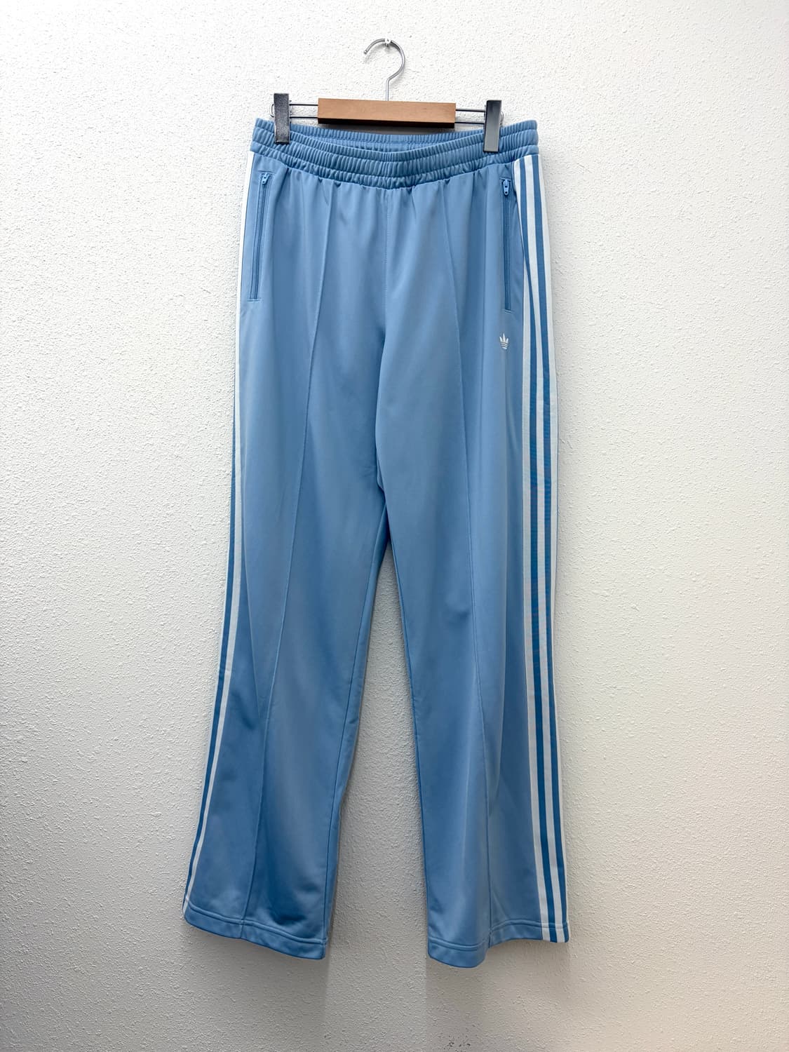 아디다스 오리지널 스카이블루 삼선 트랙팬츠 상품이미지1